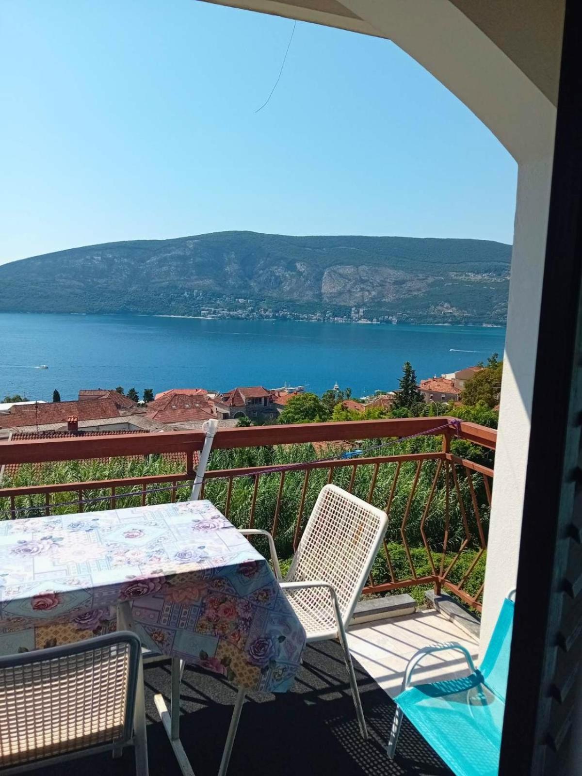 Guest House Cinderella Herceg Novi Exteriér fotografie