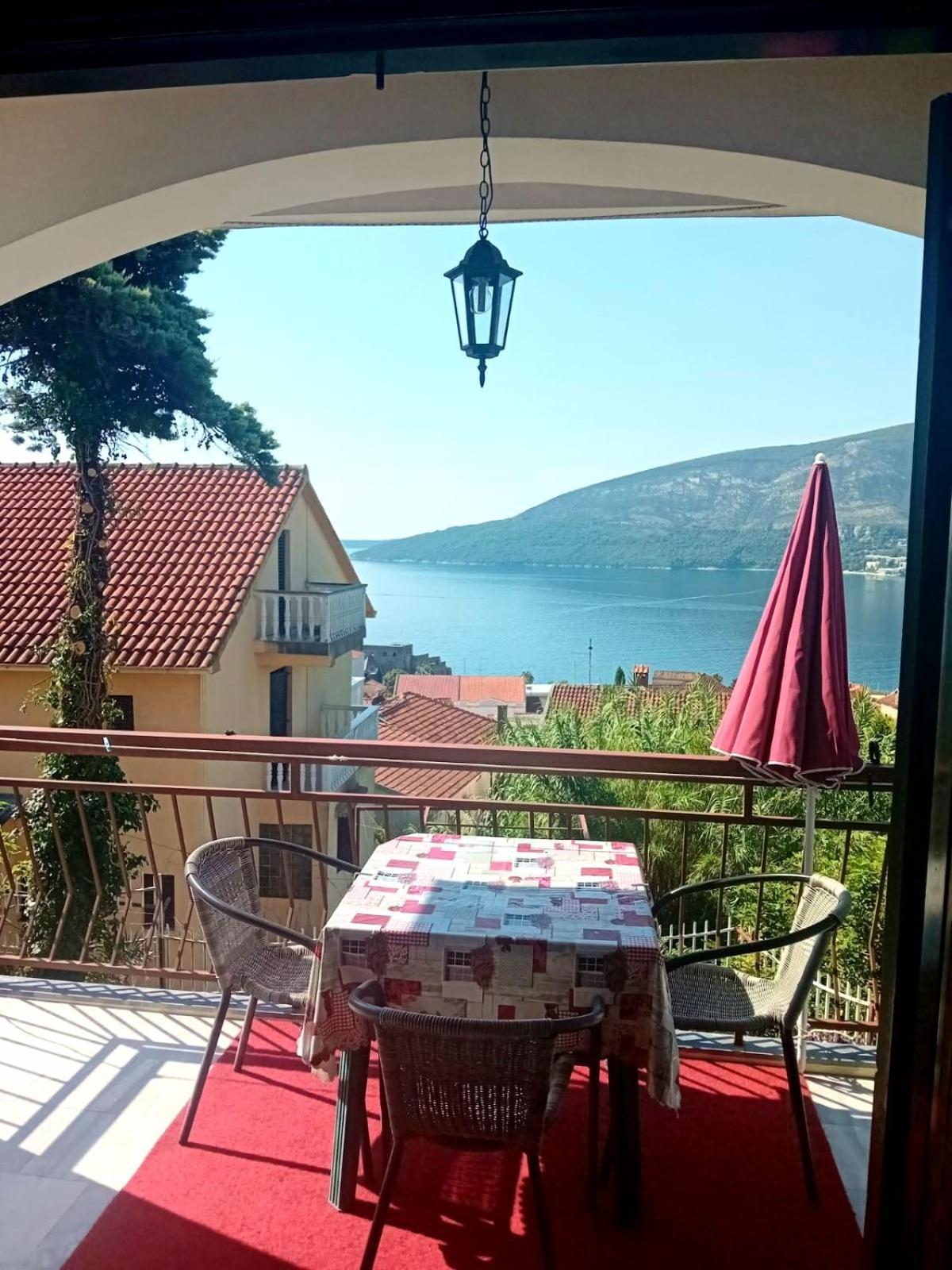 Guest House Cinderella Herceg Novi Exteriér fotografie