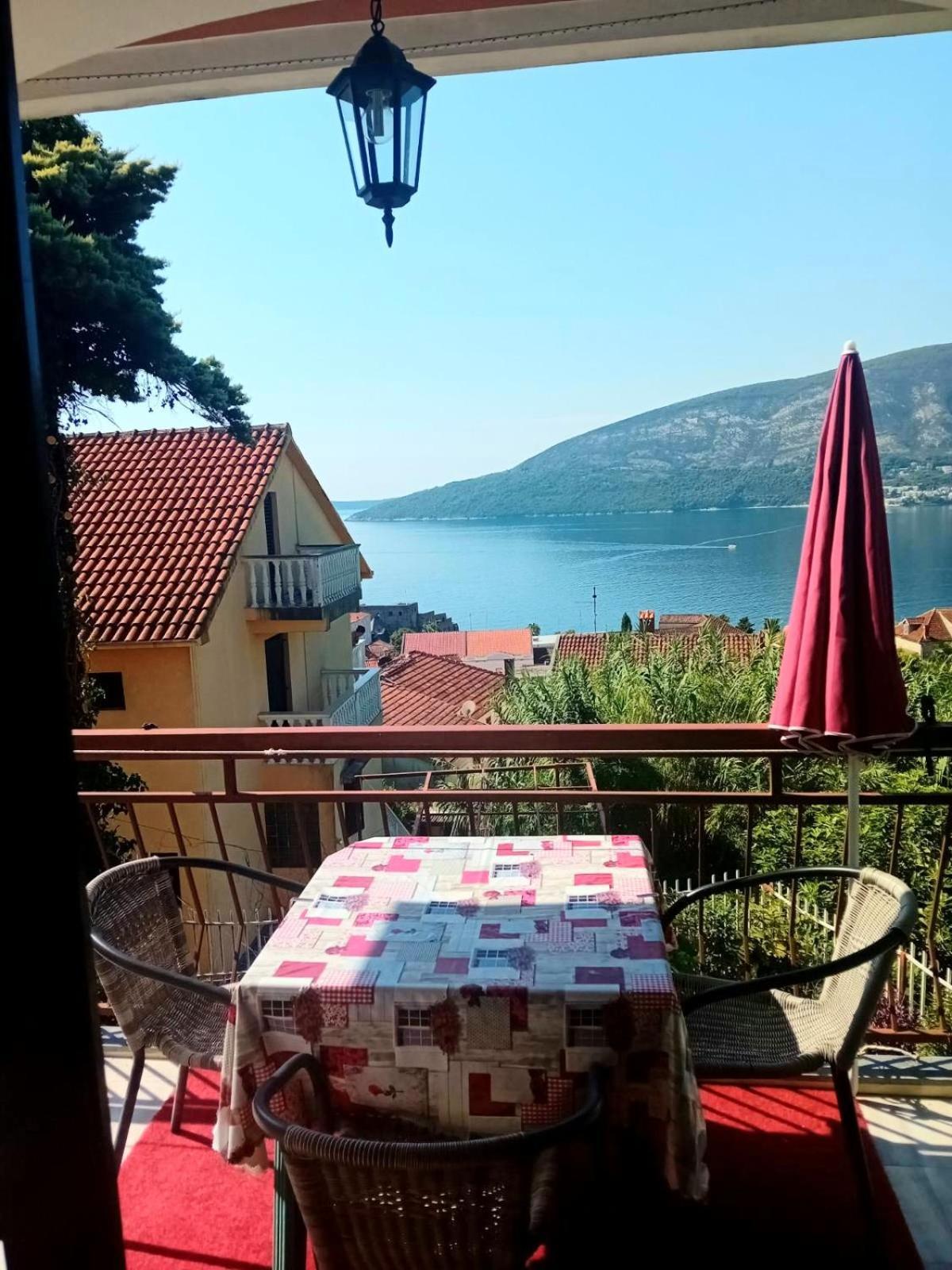 Guest House Cinderella Herceg Novi Exteriér fotografie