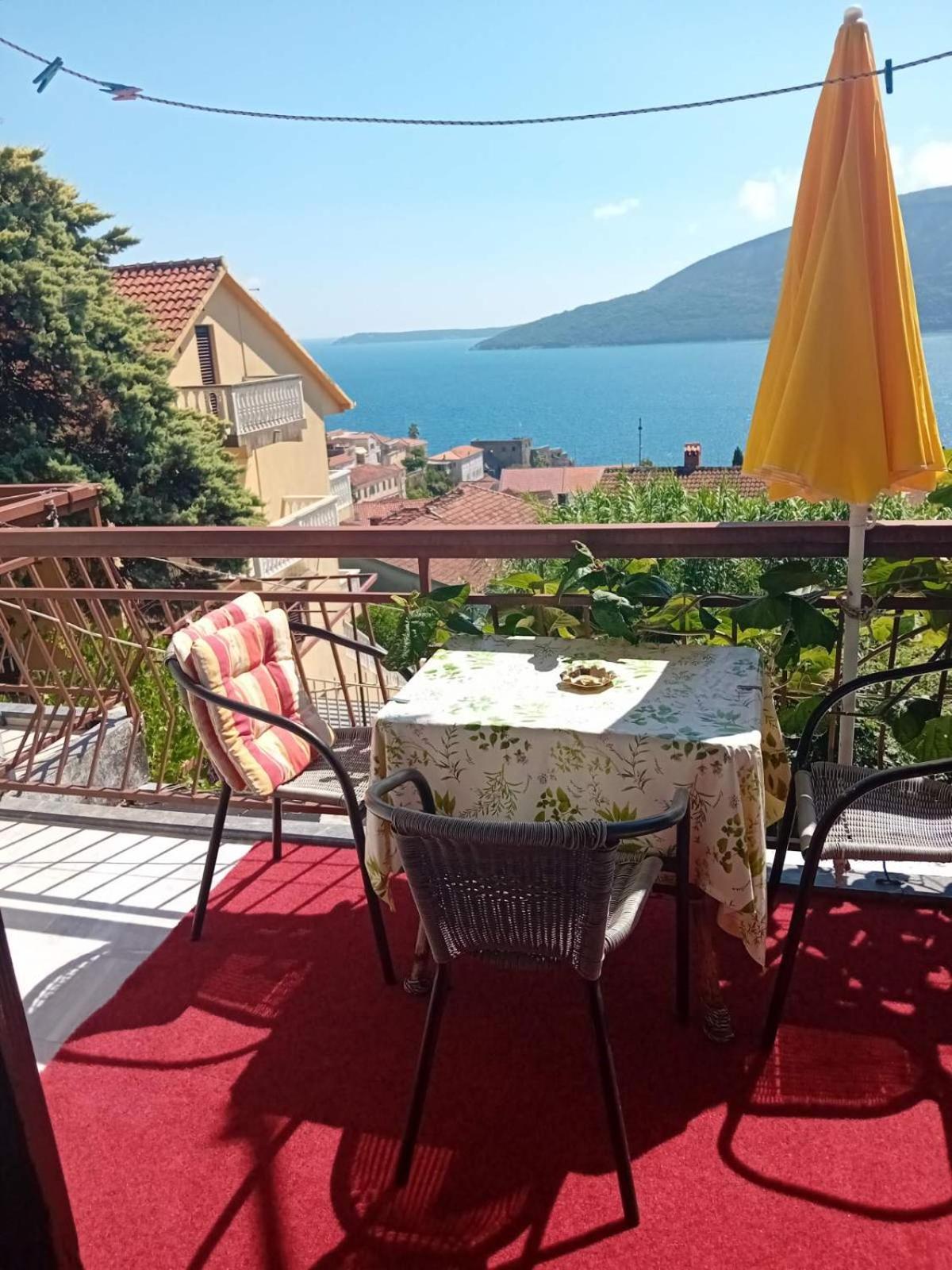 Guest House Cinderella Herceg Novi Exteriér fotografie